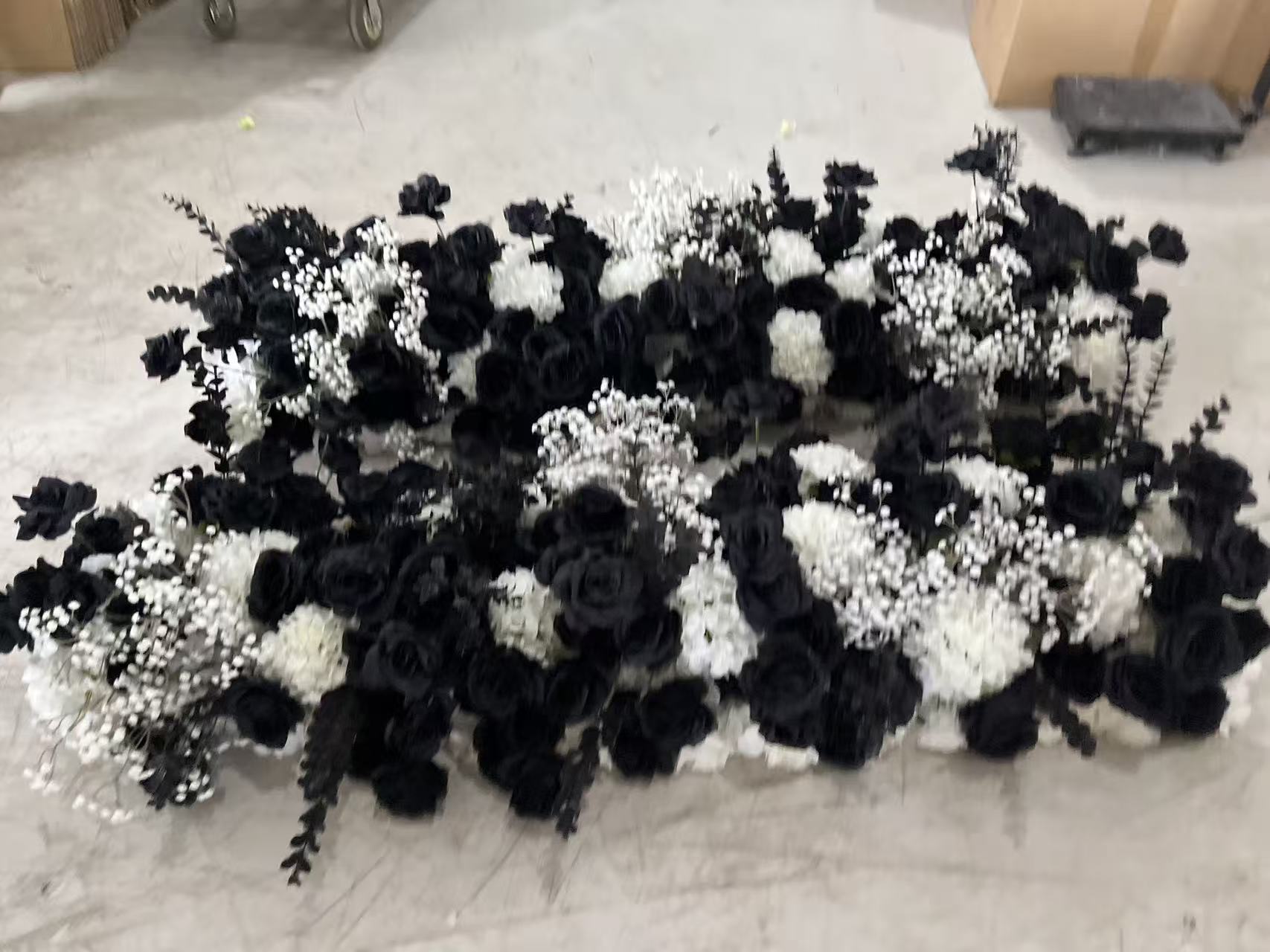 PPS Wholesale Artificial Black White Flower Runner Arrangement Silk Flower Row for Wedding Event Party Decor
