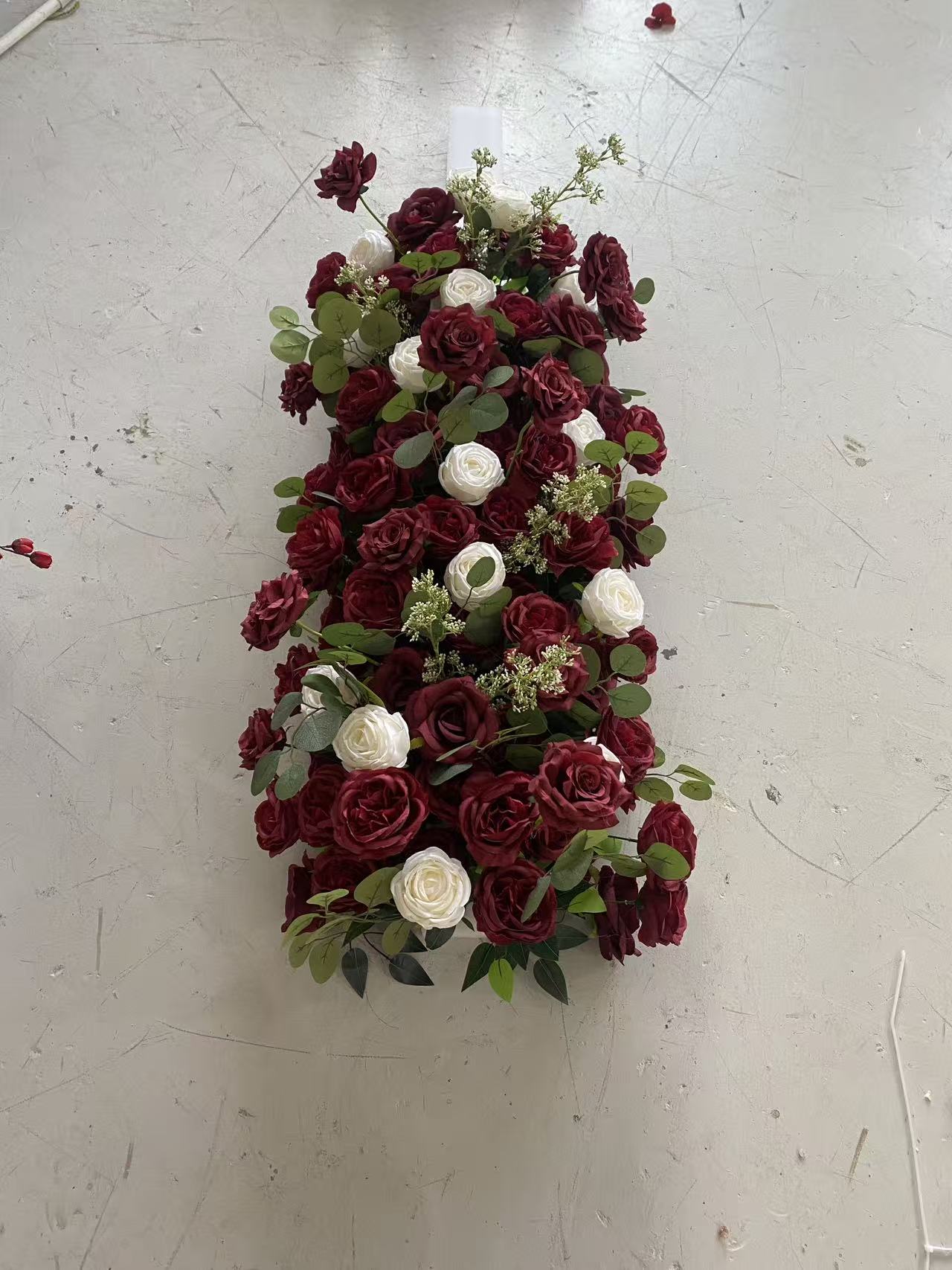 PPS Wholesale Artificial Red Flower Runner Arrangement Silk Flower Row for Wedding Event Party Decor