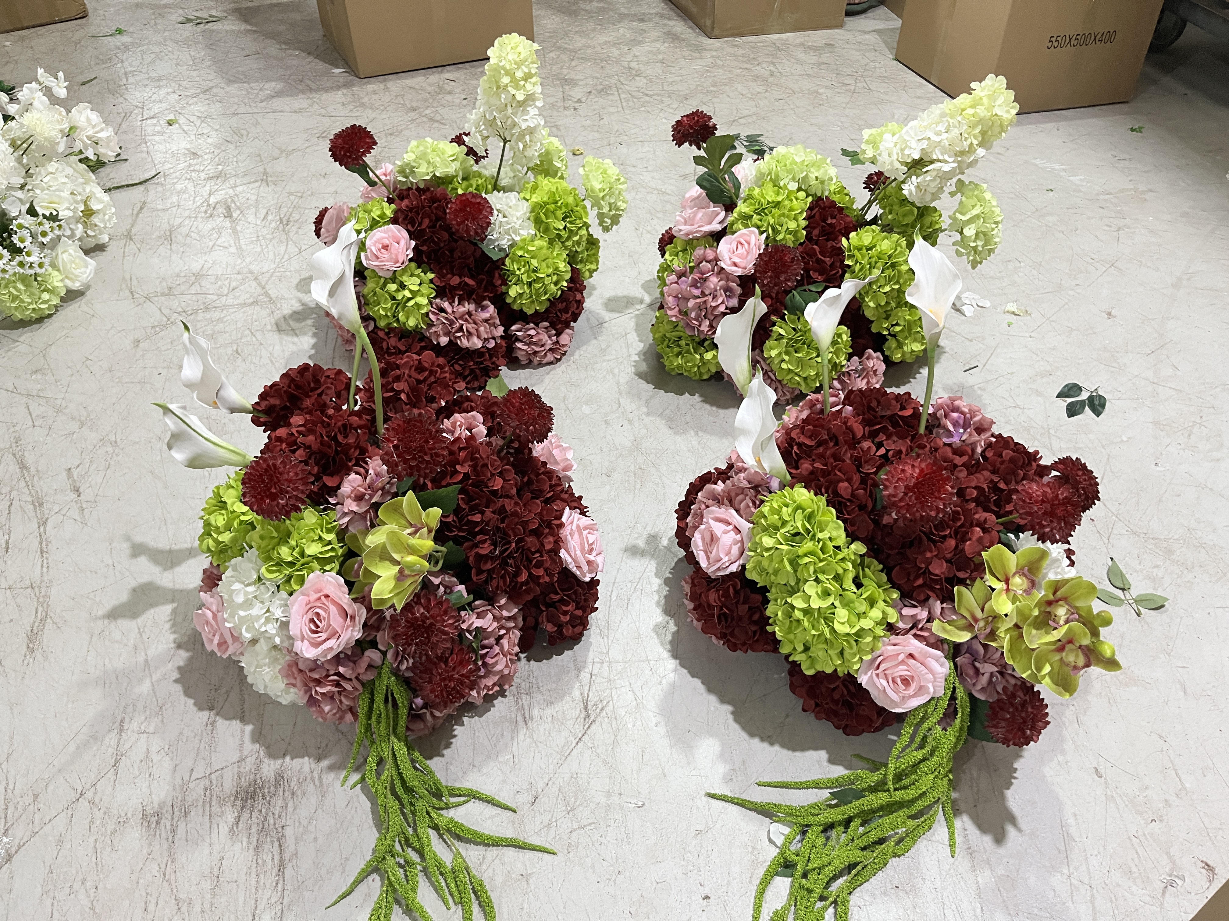 PPS High End Artificial Green White Burgundy Wedding Flower Ball Wedding Flower Ball for Event Table Centerpiece Decor